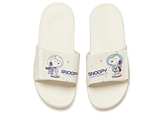 Anta x Snoopy Life Collection Slippers 'White' 912126993-3 Lookbook Anta x Snoopy Life Collection Slippers 'White' 912126993-3