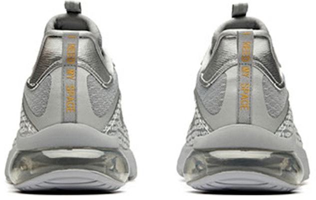 Anta x Snoopy Pendaratan Bulan 50th Ulang Tahun 'Kelabu Perak' 91935511-8 Purchase Anta x Snoopy Pendaratan Bulan 50th Ulang Tahun 'Kelabu Perak' 91935511-8