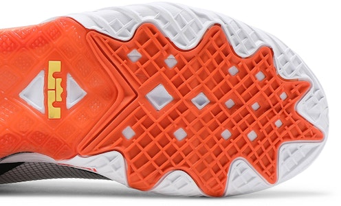 Space Jam x Nike LeBron 18 Low 'Sylvester x Nike Tweety' Sneakers CV7562-103 Purchase Space Jam x Nike LeBron 18 Low 'Sylvester x Nike Tweety' Sneakers CV7562-103