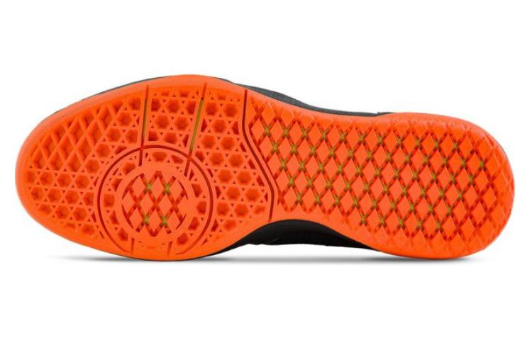 Shop Ruedas Spitfire x Vans Rowan 2 'Llama Negra'. VN0A2Z3IBFM