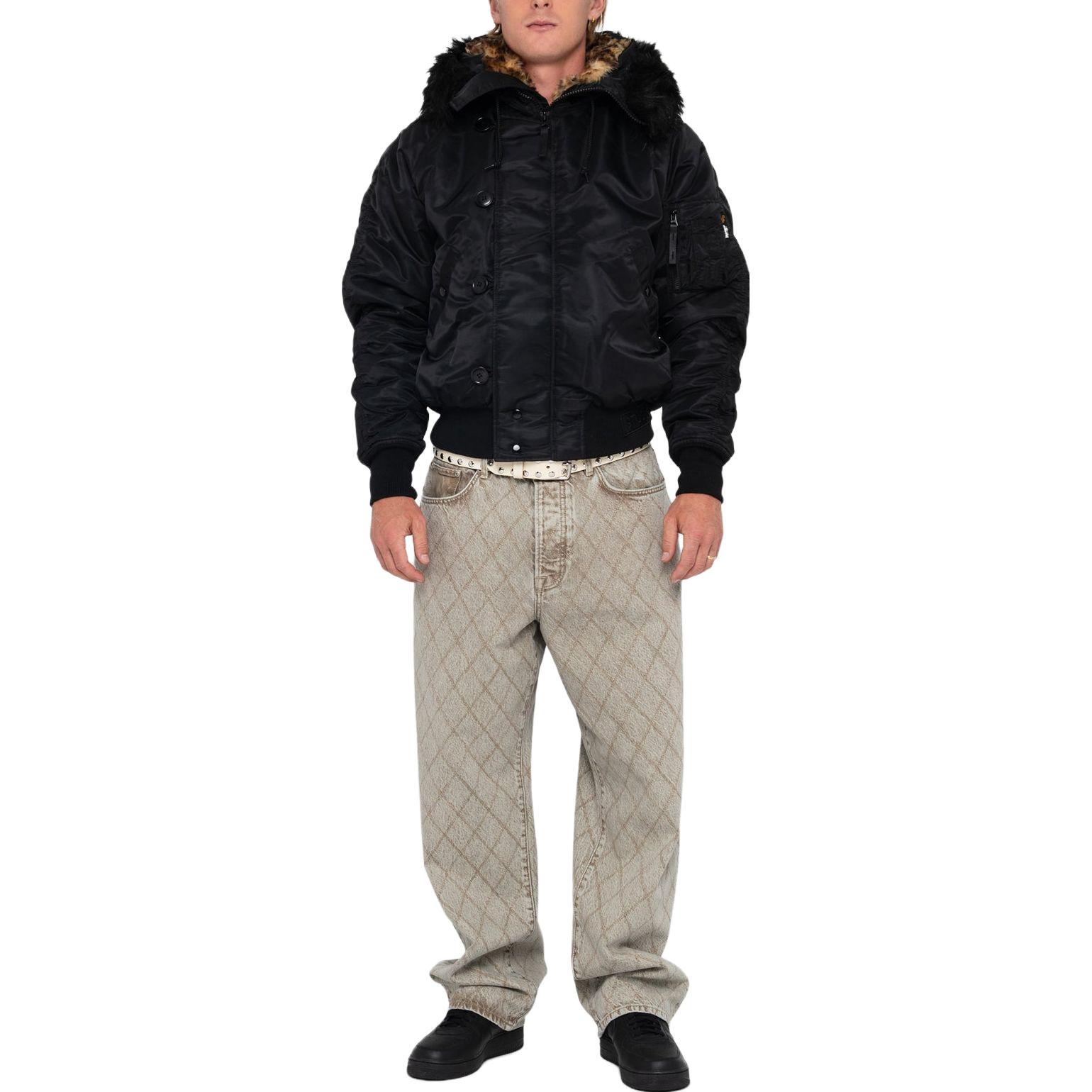 Lookbook 스투시 x 알파인더스트리 FW23 MA-1 레오파드 안감 유니섹스 봄버 재킷. 115723