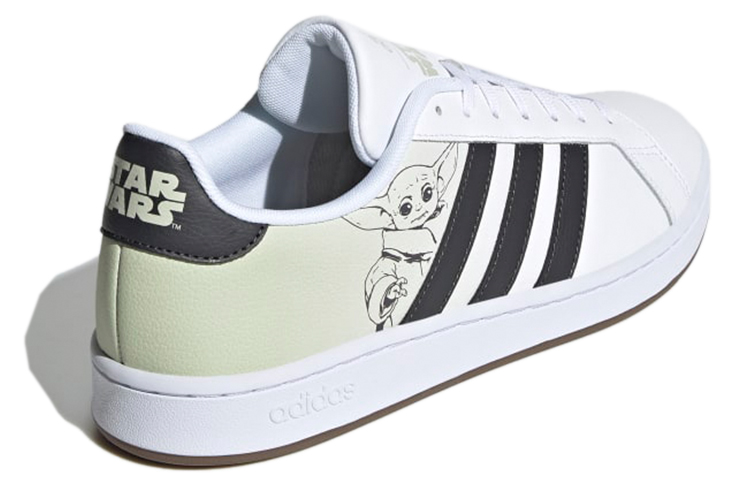 Shop スター・ウォーズ×adidas グランドコート "ベビーヨーダ" H02554