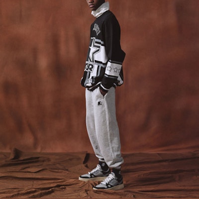 STARTER Retro Hitam Pullover Sweatshirt dengan Cetak Logo Bintang. STH4C1202 Details for STARTER Retro Hitam Pullover Sweatshirt dengan Cetak Logo Bintang. STH4C1202