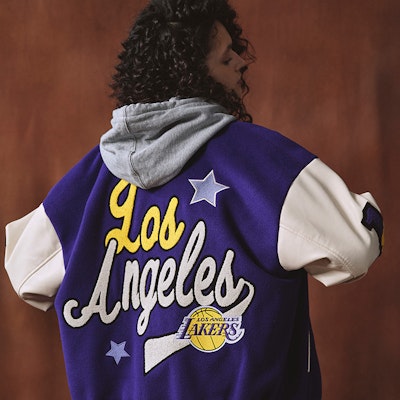 STARTER NBA Lakers Jaket Varsity Ungu Retro Patch Letter Unisex. STH4C2895M-PU09 Cheap STARTER NBA Lakers Jaket Varsity Ungu Retro Patch Letter Unisex. STH4C2895M-PU09