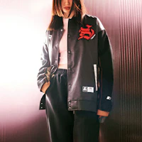 Lookbook Chaqueta Unisex Béisbol STARTER Gris Suave - Diseño Patchwork y Botones. STG4C2298M