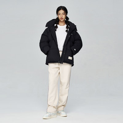 STARTER Jaket Down Hoodie Unisex Warna Solid dengan Logo. SA34DJ004U Purchase STARTER Jaket Down Hoodie Unisex Warna Solid dengan Logo. SA34DJ004U