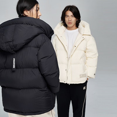 STARTER Jaket Down Hoodie Unisex Warna Solid dengan Logo. SA34DJ004U Details for STARTER Jaket Down Hoodie Unisex Warna Solid dengan Logo. SA34DJ004U