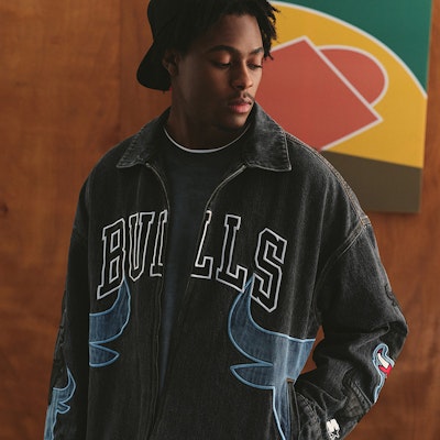 STARTER x NBA Chicago Bulls Jaket Denim Bordir Abu-Abu Unisex. STH3C5997M 3