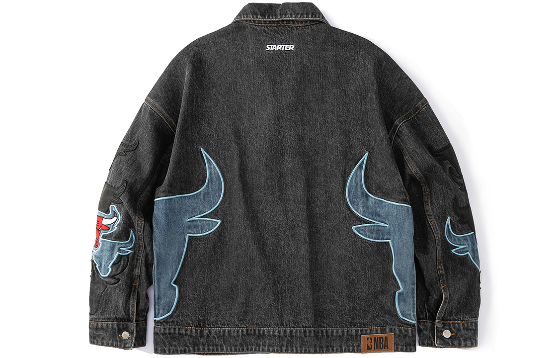Lookbook STARTER x NBA Chicago Bulls Jaket Denim Bordir Abu-Abu Unisex. STH3C5997M