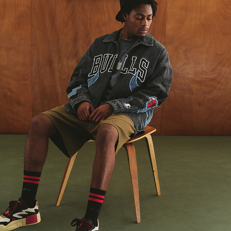 Purchase STARTER x NBA Chicago Bulls Jaket Denim Bordir Abu-Abu Unisex. STH3C5997M