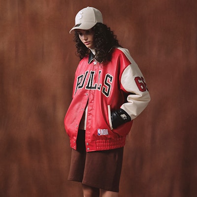 STARTER x NBA Chicago Bulls Jaket Varsity Retro Letterman Merah Pria STH4C6994M-RE18 Details for STARTER x NBA Chicago Bulls Jaket Varsity Retro Letterman Merah Pria STH4C6994M-RE18