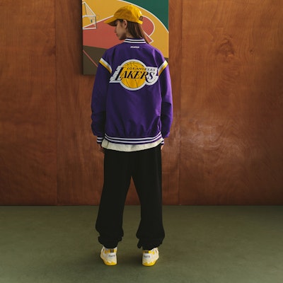 STARTER x NBA Retro Loose Fit Jaket Baseball Unisex Lakers Ungu STH3C2297M Shop STARTER x NBA Retro Loose Fit Jaket Baseball Unisex Lakers Ungu STH3C2297M