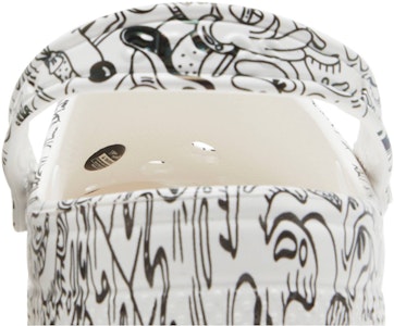 Steven Harrington x Crocs Classic Clog 'Quickstrike - Putih Hitam' 208145-103 Sizing Steven Harrington x Crocs Classic Clog 'Quickstrike - Putih Hitam' 208145-103