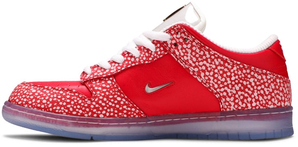 Stingwater x Nike SB Dunk Low '魔法蘑菇' DH7650-600 Lookbook Stingwater x Nike SB Dunk Low '魔法蘑菇' DH7650-600