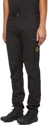 STONE ISLAND Seluar Cargo Hitam Kasual Straight-Fit dengan Patch Logo Mikro 751532110-V0029 Shop STONE ISLAND Seluar Cargo Hitam Kasual Straight-Fit dengan Patch Logo Mikro 751532110-V0029