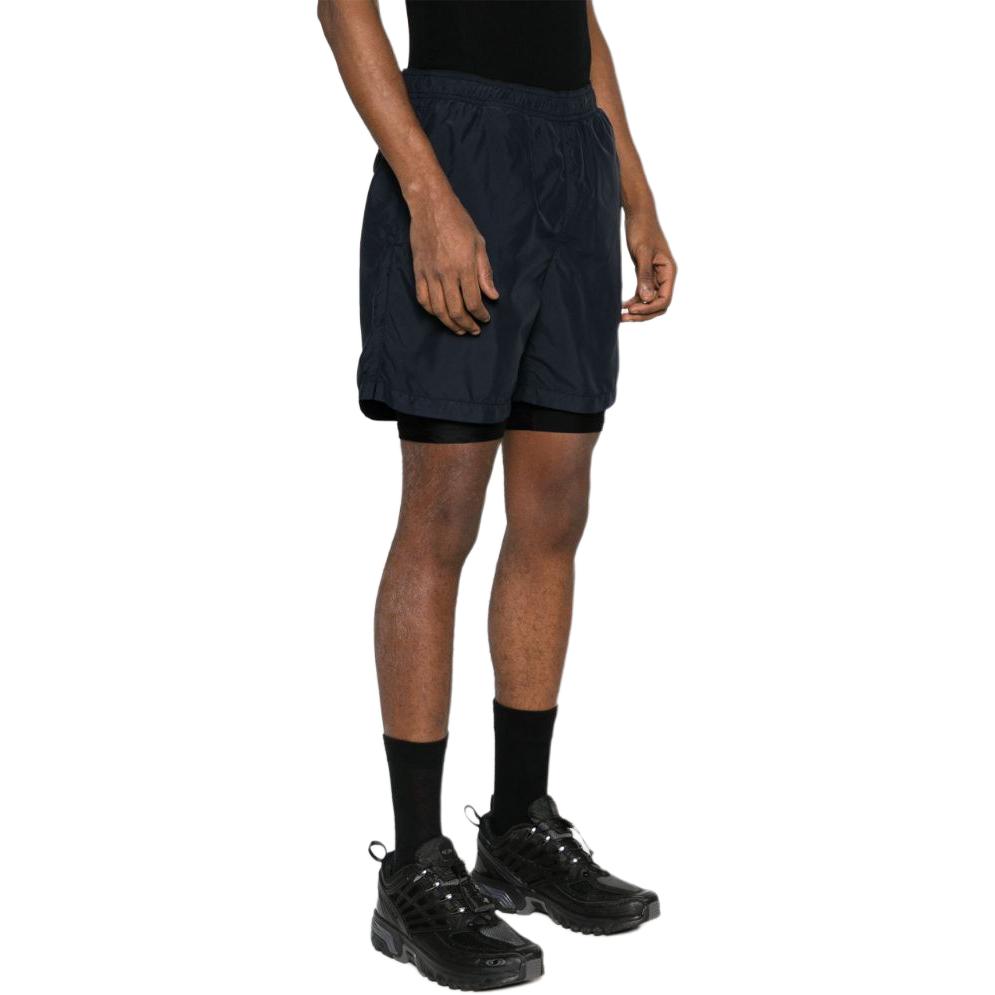 Purchase STONE ISLAND 黑色雙層短褲搭配經典標誌貼章. 7915B0146-V0020