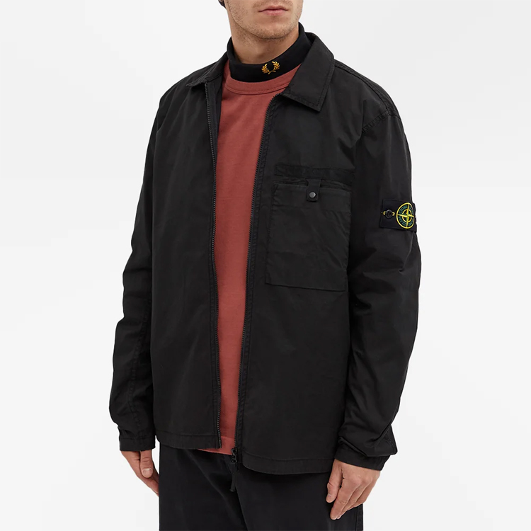 Shop Stone Island Jaket Hitam Poket Tunggal Logo Sulam. 761512619-V0029