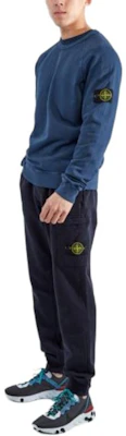 Stone Island 藍色圓領長袖徽標套頭衫汗衫。 721566060-V0128 Shop Stone Island 藍色圓領長袖徽標套頭衫汗衫。 721566060-V0128