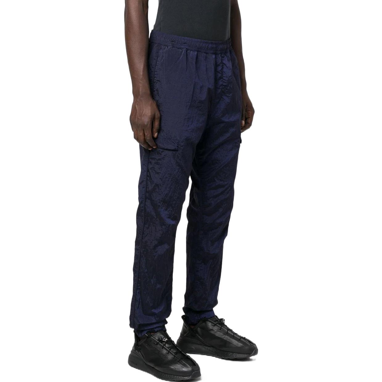 Lookbook 스톤아일랜드 블루 조거 팬츠 - 솔리드 패턴 및 아플리케 디자인. 761531021-V0027