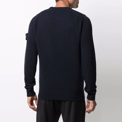STONE ISLAND 徽標補丁羊毛毛衣 深藍色 7515535A3-V0020 Shop STONE ISLAND 徽標補丁羊毛毛衣 深藍色 7515535A3-V0020
