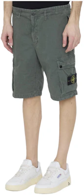Stone Island 橄榄绿色徽标贴饰中腰休闲短裤 8015L11WA-V0159 Shop Stone Island 橄榄绿色徽标贴饰中腰休闲短裤 8015L11WA-V0159
