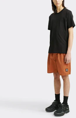 Stone Island Seluar Pendek Santai Nylon Cetak Logam Jingga. 7615b0943-v0032 Details for Stone Island Seluar Pendek Santai Nylon Cetak Logam Jingga. 7615b0943-v0032