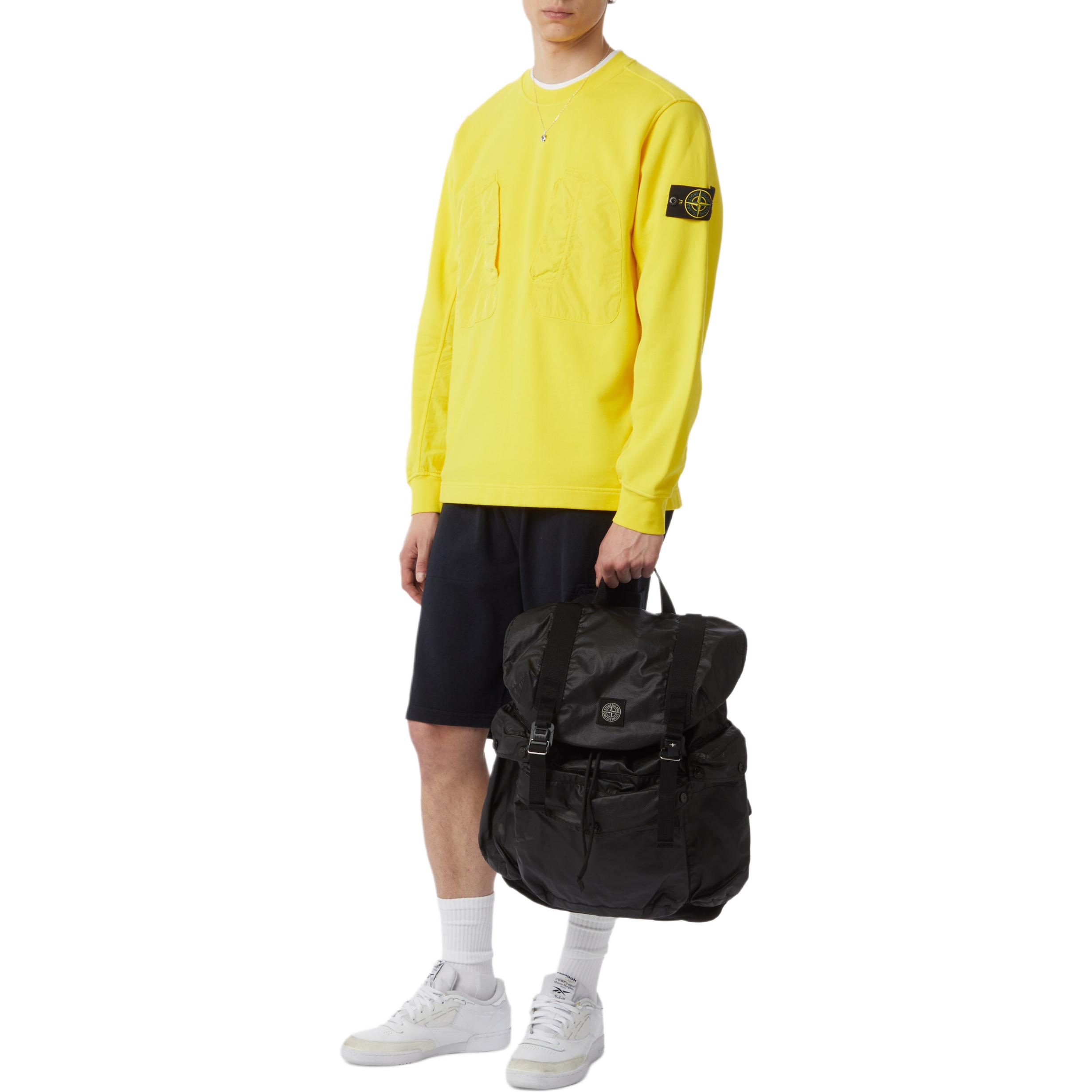 Shop STONE ISLAND 黃色長袖圓領標誌補丁衛衣 781563954-V0030