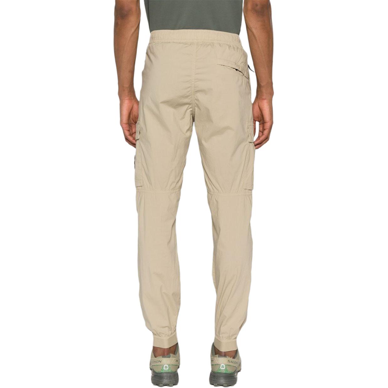 Shop ストーンアイランド ベージュ ロゴ カーゴ ジョガーパンツ メンズ. 801531303-V0095