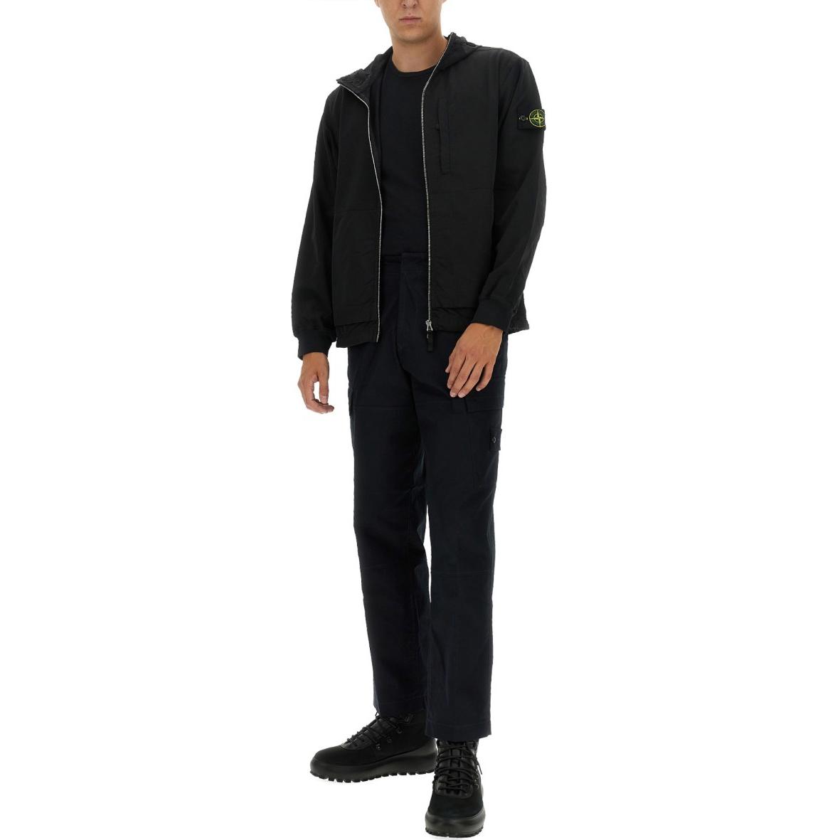 Lookbook Chaqueta con capucha y cremallera Stone Island Badge Logo Negra para Hombre. 791566853-V0029