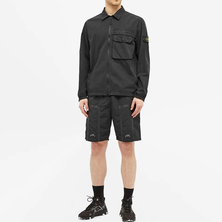 Shop Stone Island Jaket Klasik Hitam Kapas Celup dengan Poket Zip 7315107WN-V0129