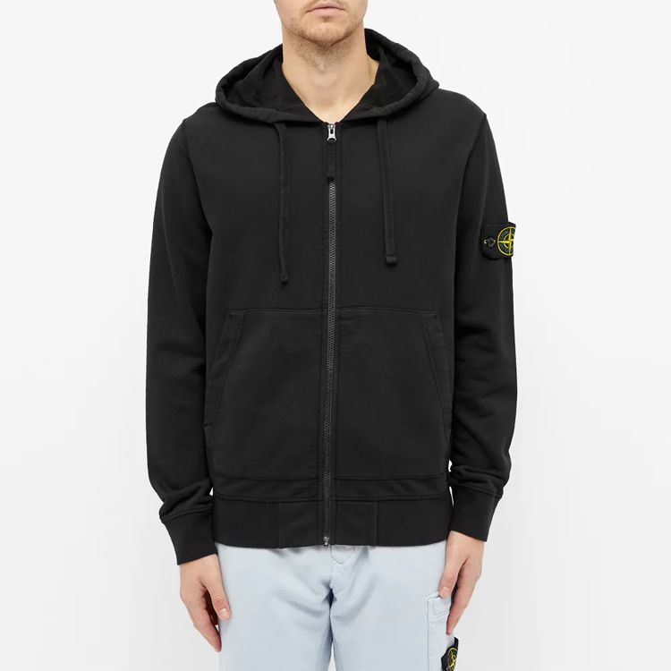 Shop STONE ISLAND クラシック黒フーディー ジッパー&バッジ付き - ユニセックス軽量スタイル 721564251-V0029