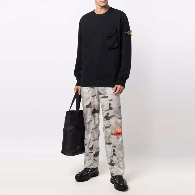Shop STONE ISLAND FW21 Sweatshirt Hitam Crewneck dengan Patch Lengan dan Poket. 751560419-V0029