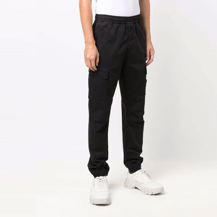 Purchase Pantalones Jogger de Punto Negro Stone Island FW21 con Detalles de Bolsillo. 751531314-V0029