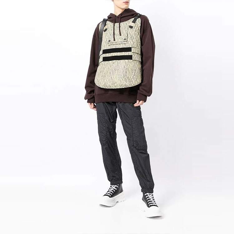 Lookbook STONE ISLAND 秋冬21抽象印花翻盖马甲 男装米白色 7515904E1-V0091