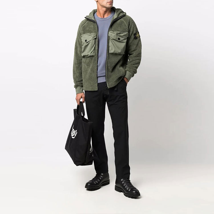 Lookbook STONE ISLAND FW21 Chaqueta con Capucha Sherpa Verde Logo Parche Hombre 751560134-V0055