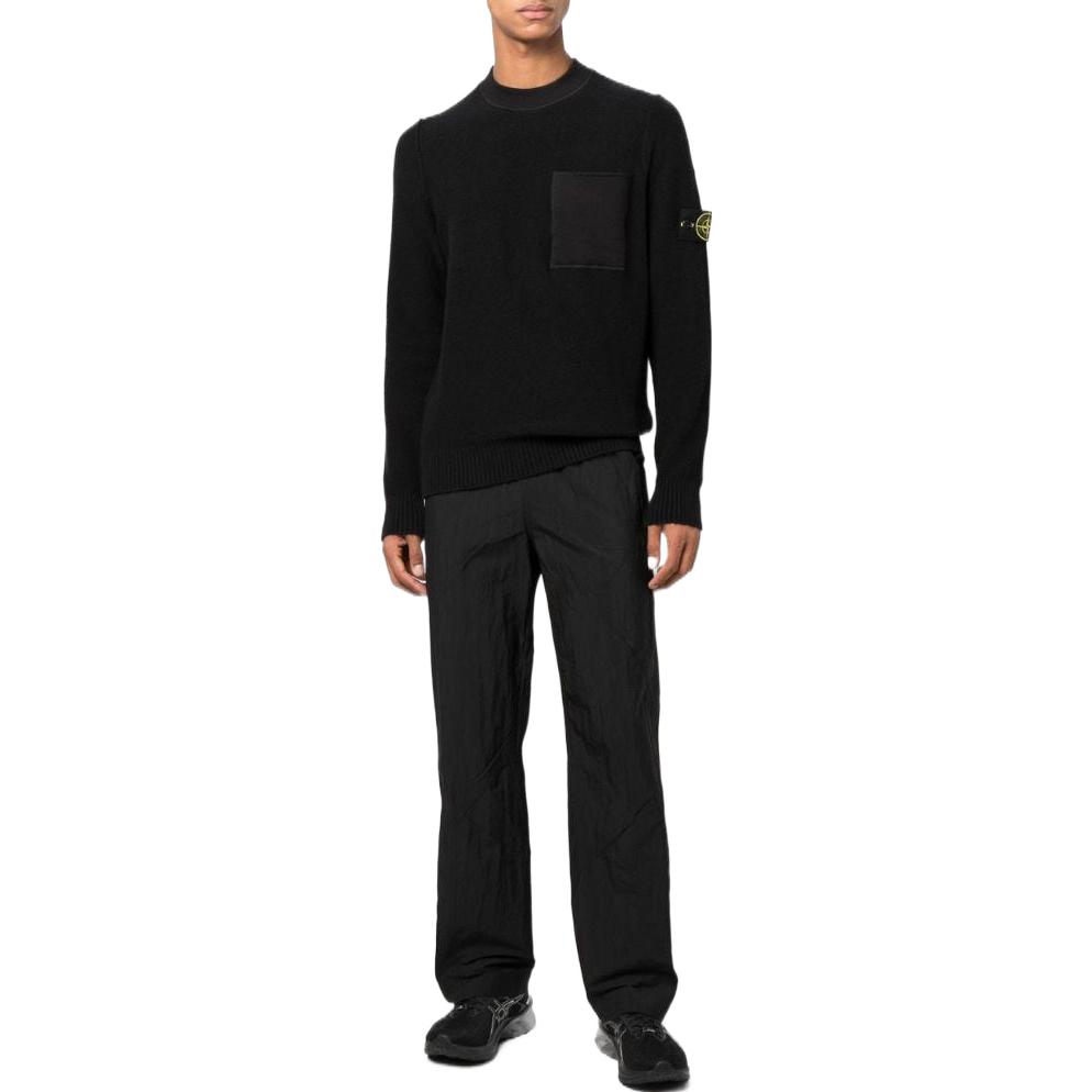 Lookbook STONE ISLAND FW22 Sweater Hitam Compass Patch Crewneck. 7715523D2-V0029