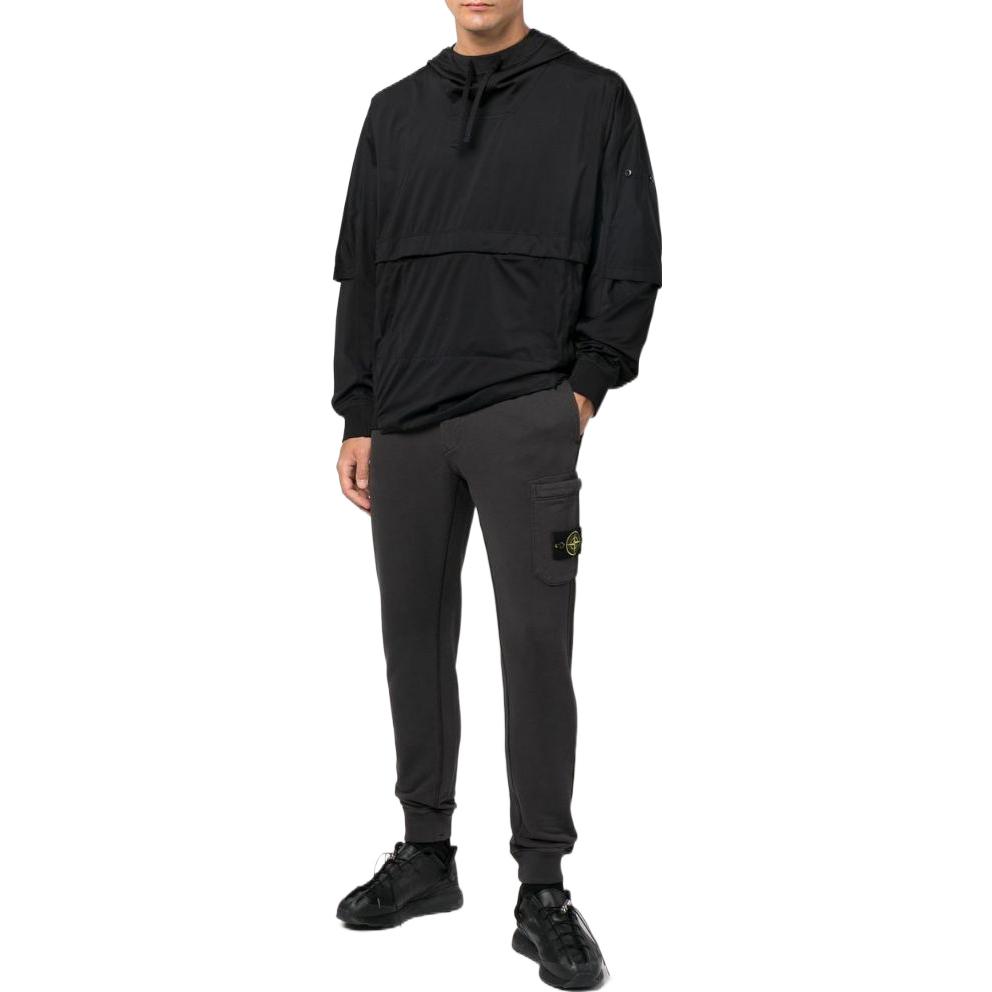 Lookbook 스톤 아일랜드 FW22 로고 패치 드로스트링 니트 조거팬츠 - 다크 그레이. 771564520-V0065