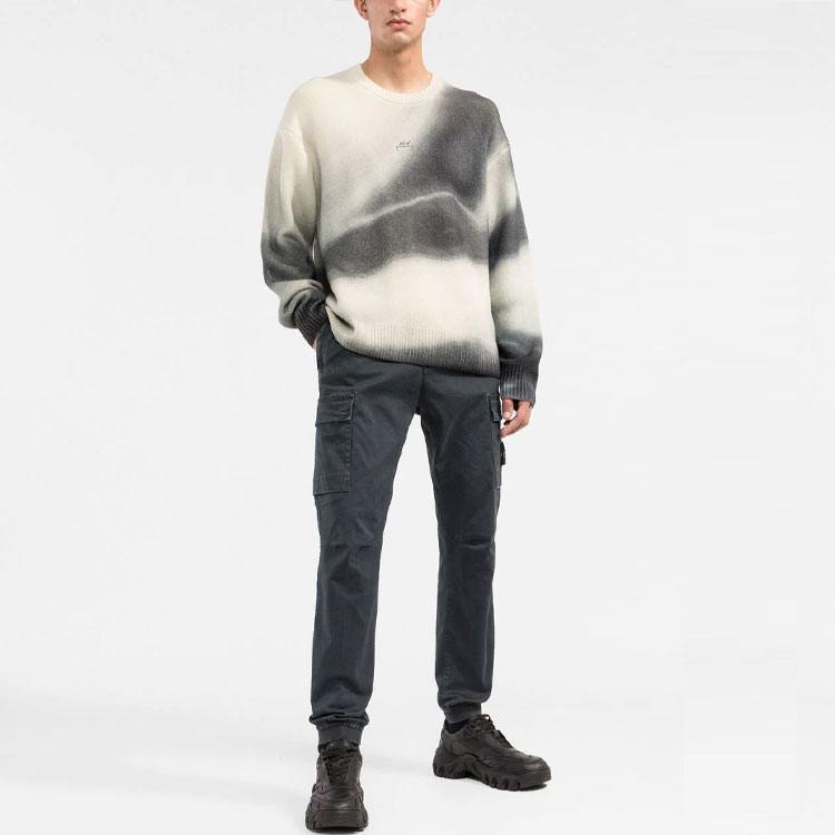 Lookbook ストーンアイランド FW22 ロゴパッチ ジョガーパンツ カジュアル コールグレー. 7715313L1-V0165