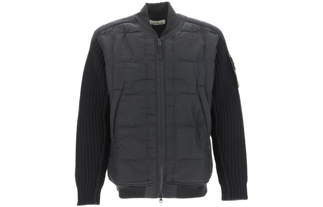 Stone Island FW22 Black Zip-Up Jacket with Solid Badge Logo for Men 771543333-V0029