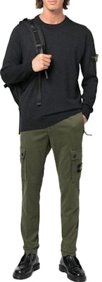 Stone Island FW22 Seluar Kargo Hijau Tentera Lelaki Logo Patch Straight-Leg 7715303L1-V0158 Lookbook Stone Island FW22 Seluar Kargo Hijau Tentera Lelaki Logo Patch Straight-Leg 7715303L1-V0158