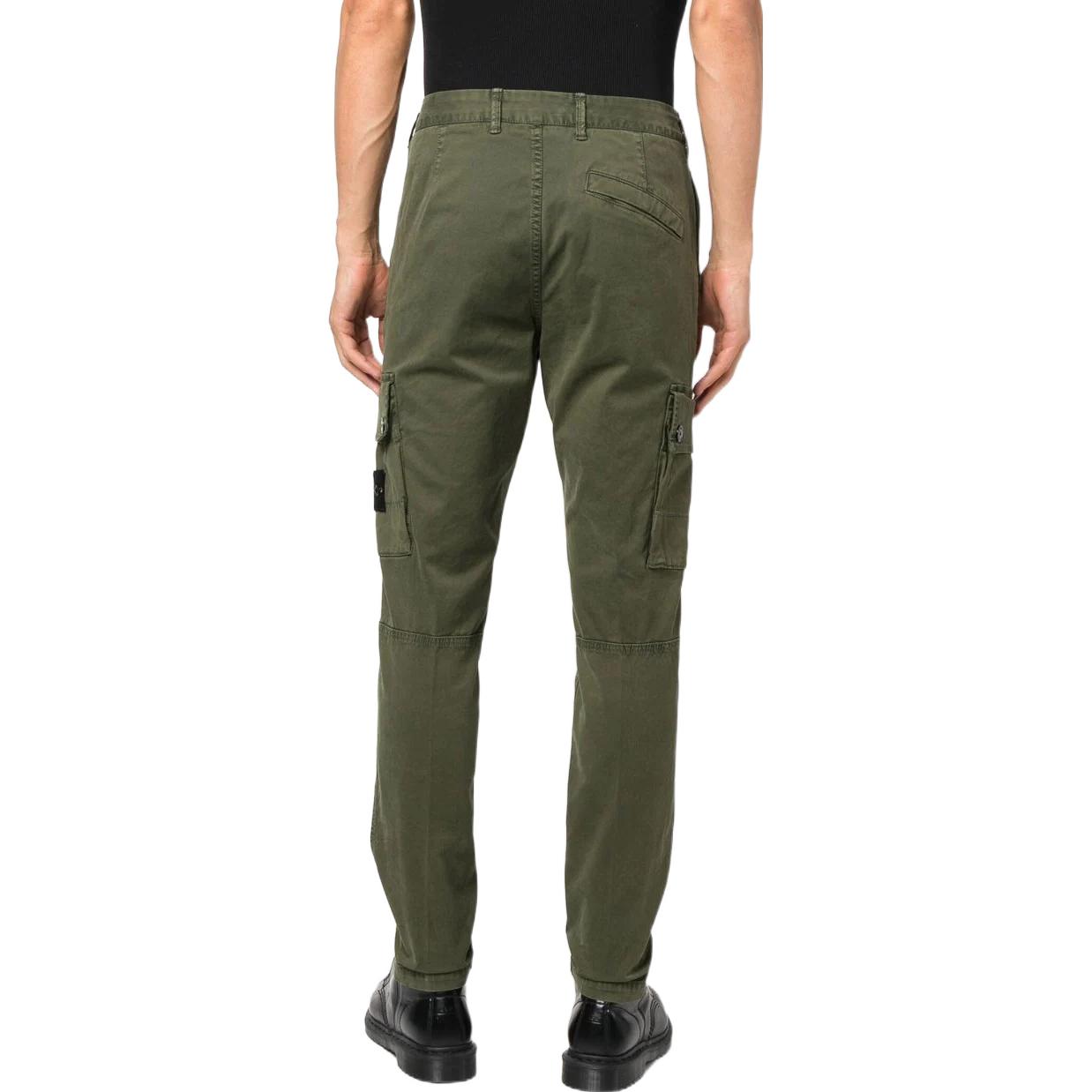 Shop Stone Island FW22 Seluar Kargo Hijau Tentera Lelaki Logo Patch Straight-Leg 7715303L1-V0158