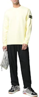 Lookbook STONE ISLAND FW22 Yellow Crewneck Logo Patch Long Sleeve Sweatshirt Men. 741564450-V0031