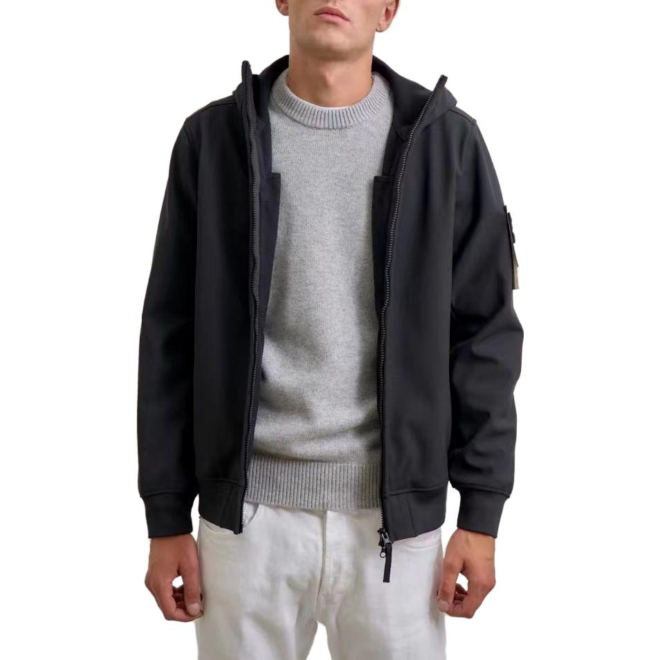 Shop STONE ISLAND FW23 e.dye®防水帽夾克 黑色 7915Q0122V0029