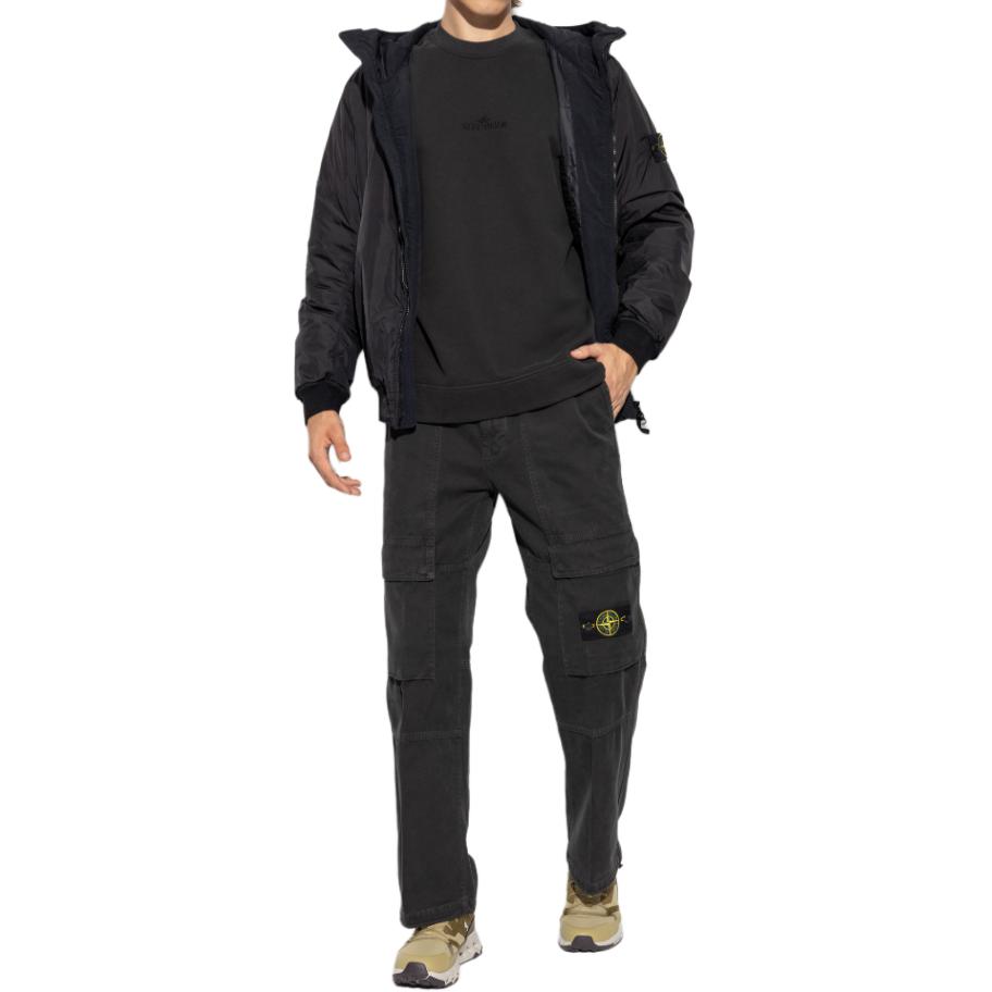 Shop ストーンアイランド FW24 耐久性コットン ドローストリング カーゴパンツ ブラックグレー 811530601-V0162