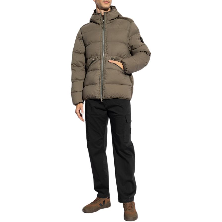 Lookbook STONE ISLAND FW24 黑色中腰拉鍊工裝褲 休閒穿搭 811533908-V0029