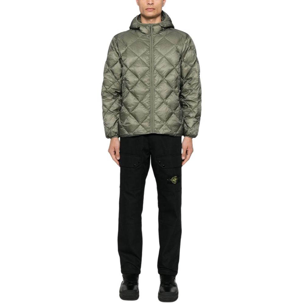 Shop STONE ISLAND FW24 Seluar Kargo Hitam Lelaki Poket Tepi dengan Logo Patch. 811532403-V0029