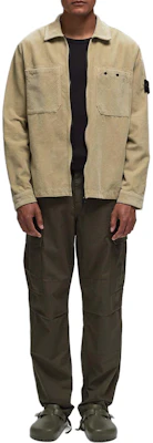 STONE ISLAND FW24 Jaket Corduroy Logo Kantong Ganda Resleting Warna Stone 811511604-V0097 Lookbook STONE ISLAND FW24 Jaket Corduroy Logo Kantong Ganda Resleting Warna Stone 811511604-V0097