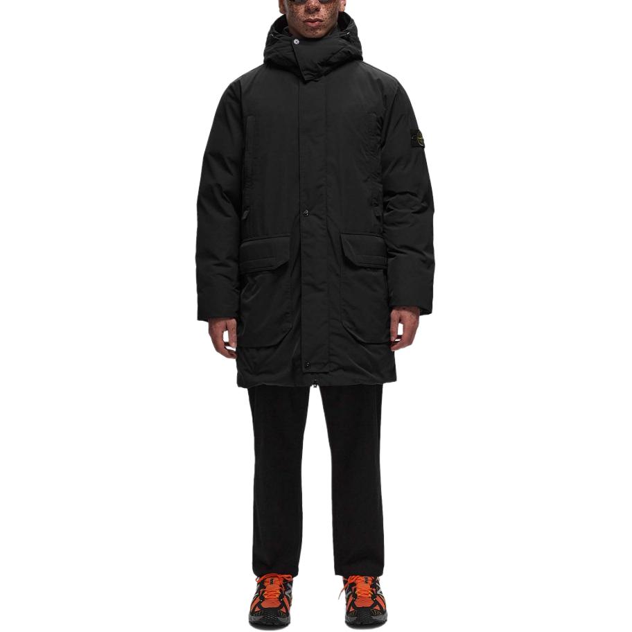 Lookbook Stone Island FW24 微斜紋黑色連帽長版羽絨外套 811570726-V0029