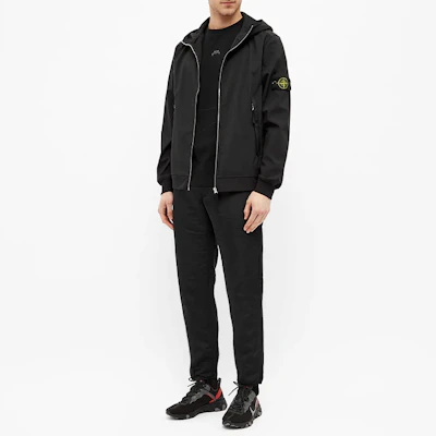 Stone Island Logo Patch Jaket Zip Bertudung Hitam 721540927-V0029 Lookbook Stone Island Logo Patch Jaket Zip Bertudung Hitam 721540927-V0029