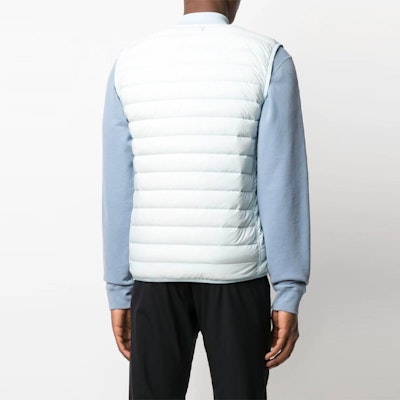 STONE ISLAND徽标贴饰男女款绗缝羽绒背心 7415G0225-V0041 Sizing STONE ISLAND徽标贴饰男女款绗缝羽绒背心 7415G0225-V0041